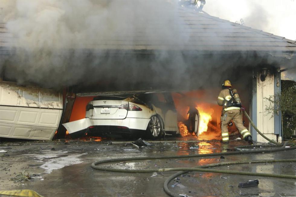 Firefighter Hell When An Electric Car Bursts Into Flames The   Gurley EV Fires 012623 